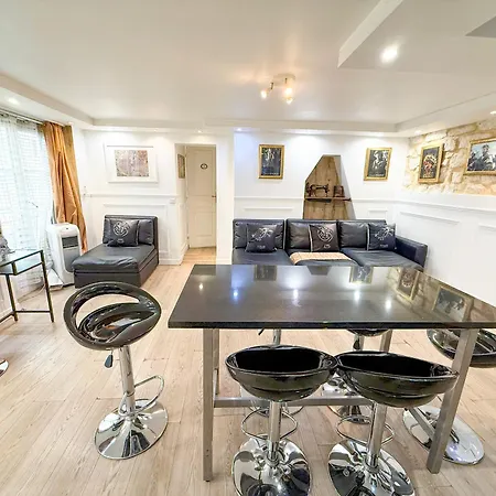 Urbanflat 42 - Two-bedroom Flat In Center Of Parigi